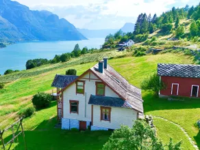 Gorgeous house with panorama fjord view - Image 3