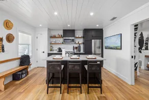 ★JAX'S GUEST HOUSE-1 BR/1 BATH 1/2 block to Beach★ - Image 2