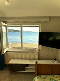 A house with a capacity of 4 people, surrounded by nature, right by the sea. - Image 5