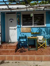 1-bedroom Holiday Apartment with BBQ and Garden - Image 2