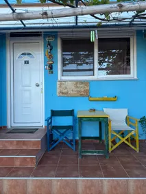 1-bedroom Holiday Apartment with BBQ and Garden - Image 3