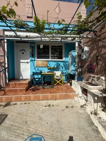 1-bedroom Holiday Apartment with BBQ and Garden - Image 4