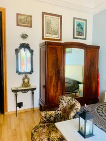Classic Old Town Apartment - Image 2