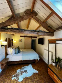Romantic Cosy Retreat in Ancient Bread Oven - Image 5