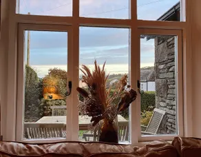 Ashdene Cottage with secure 'sun trap' garden - Image 3