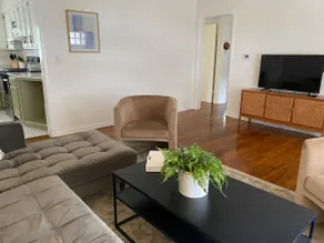 Charming, Cozy, and Centrally Located House - Image 2