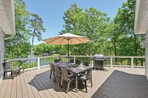 Spacious 4BR Lakefront Dog Friendly | Dock - Image 4