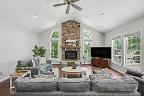 Spacious 4BR Lakefront Dog Friendly | Dock - Image 2