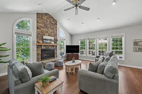 Spacious 4BR Lakefront Dog Friendly | Dock - Image 5