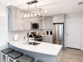 Stylish 3-BR Near MetLife, American Dream & NYC - Image 3