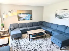 Parkside Estate, Niagara Falls, USA + Free Parking - Image 3