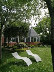 Guesthouse and garden with sea view - Image 3