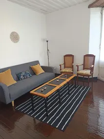 CENTRALLY LOCATED AND SPACIOUS APARTMENT WITH GLASSED-IN GALLERY - Image 2