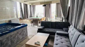 Skyline Loft • Jacuzzi • Free MiniBar • Walk Ctr - Image 2
