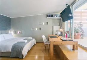 Skyline Loft • Jacuzzi • Free MiniBar • Walk Ctr - Image 3