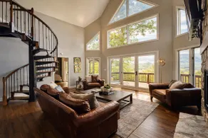 Luxury Mountain Retreat, Panoramic Views+Game Room - Image 3
