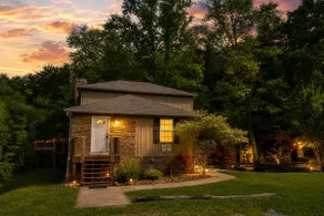 River Frontage♥Outdoor Fireplaces♥Hot Tub♥3 King Masters♥Secluded♥Easy Access - Image 2