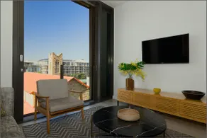 CENTRAL CAPE TOWN, STUNNING DESIGNER APARTMENT - Image 5