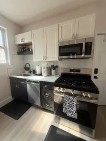 Bright 2 Bedroom in Brighton Park w/Parking! - Image 4