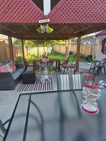 Luxury! Entire upper 2 level backsplit home - Image 4