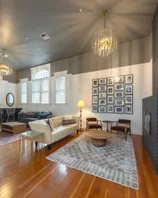 Spacious & Elegant Historic Flat in Downtown - Image 4