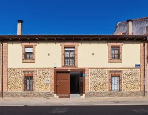 Landhaus und Dorf mit besonderem Charme in LEÓN - Image 2