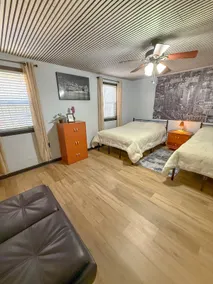 Private 1BR Ground-Level Gem Near Transit! - Image 2