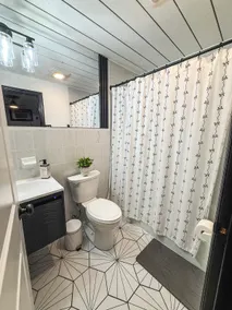 Private 1BR Ground-Level Gem Near Transit! - Image 5