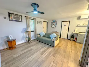 Private 1BR Ground-Level Gem Near Transit! - Image 4