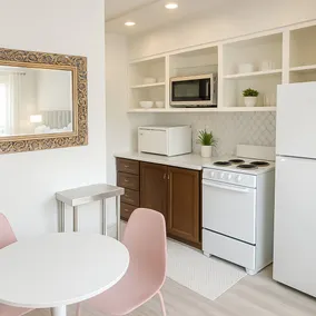 Modern 2-Queen Stay | Fast WiFi + Weekly Rates - Image 3