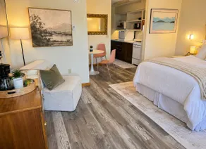 Modern 2-Queen Stay | Fast WiFi + Weekly Rates - Image 5