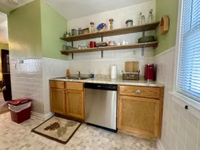 Home w/view on a hill in the heart of Rapid City - Image 2