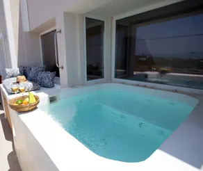 Cinnamon Villa with Private Hot Tub - Image 2