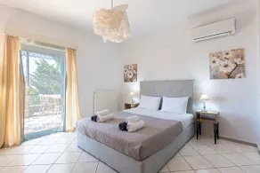 Charmful villa, stunning views,pool, hot tub & BBQ - Image 5
