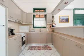 Red Rock & Sea House - Image 3