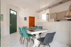 Red Rock & Sea House - Image 4