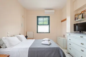 Red Rock & Sea House - Image 5