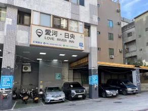 ”Aihe Riyang” Bright Lighting | River View Triple Room with Private Bathroom (Near Yanchengpu Station, Bus 2 Aihe) - Image 2