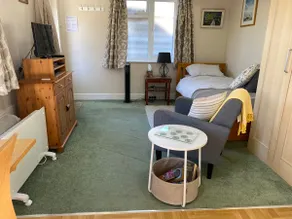 The Garden Room, Viables, Basingstoke with parking - Image 5
