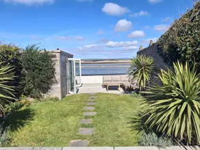 18th Century Cottage On Waterfront, Panoramic Sea Views, Courtyard Garden - Image 3