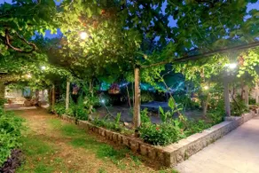 Waterfront Historic Villa, beautiful Renaissance garden, heated swimming pool - Image 2