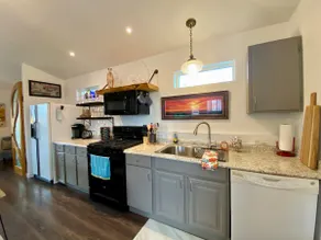 Lily Hill Loft Apartment, walk to downtown and CMU - Image 2