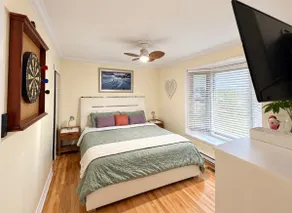 3BR • Piano • Free Parking, Snow Cleared - Image 2