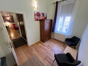Quiet apartment overlooking the inner courtyard - Image 5