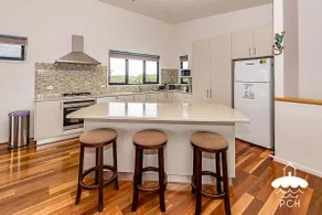 37 Oceanview Pde - Image 2