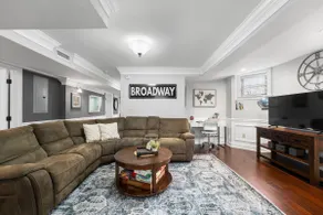 Downtown/Federal Hill on Broadway-walk everywhere! - Image 2