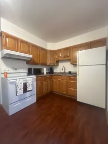 477 Lovely 2 bedroom unit with free parking - Image 3