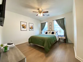 Clean+Stylish 2BR Sleeps 6, Pool, Downtown/Airport - Image 4