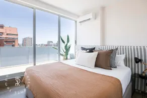 Exclusive apartment with a swimming pool and gym - Image 5
