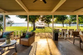Best Views on Lake! HUGE dock, Game Rm, Kayak/SUPS - Image 3